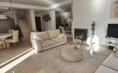 A fantastic villa with a heated swimming pool, spacious terraces and lovely views.